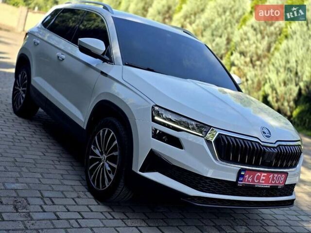 Белый Шкода Karoq, объемом двигателя 2 л и пробегом 88 тыс. км за 28900 $, фото 2 на Automoto.ua