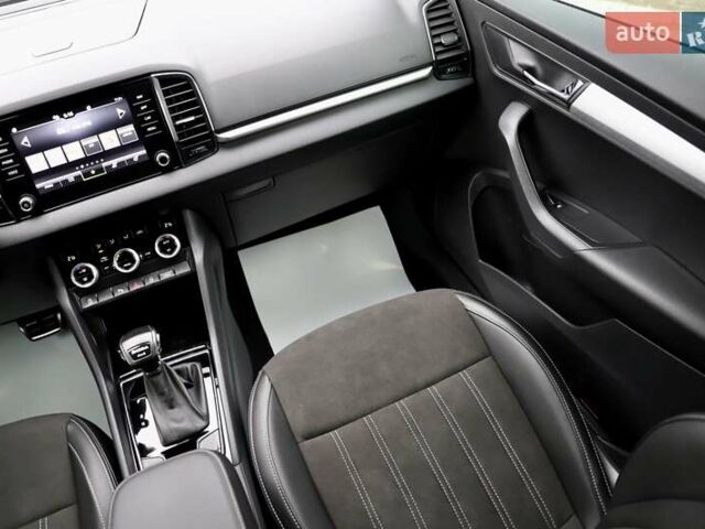 Білий Шкода Karoq, об'ємом двигуна 2 л та пробігом 88 тис. км за 29800 $, фото 75 на Automoto.ua