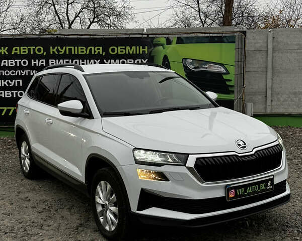 Білий Шкода Karoq, об'ємом двигуна 1.97 л та пробігом 147 тис. км за 27800 $, фото 1 на Automoto.ua