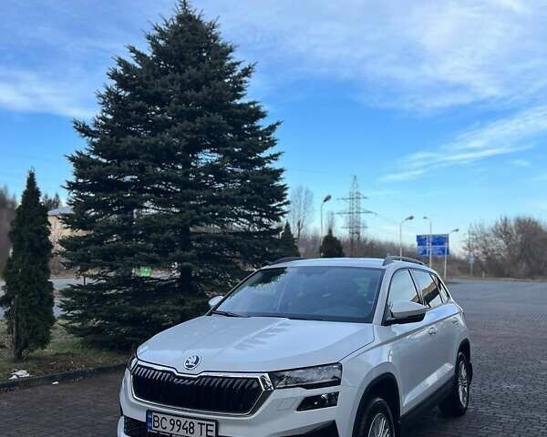 Белый Шкода Karoq, объемом двигателя 1.4 л и пробегом 31 тыс. км за 27500 $, фото 2 на Automoto.ua