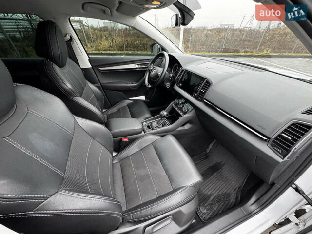 Білий Шкода Karoq, об'ємом двигуна 1.4 л та пробігом 68 тис. км за 24450 $, фото 50 на Automoto.ua