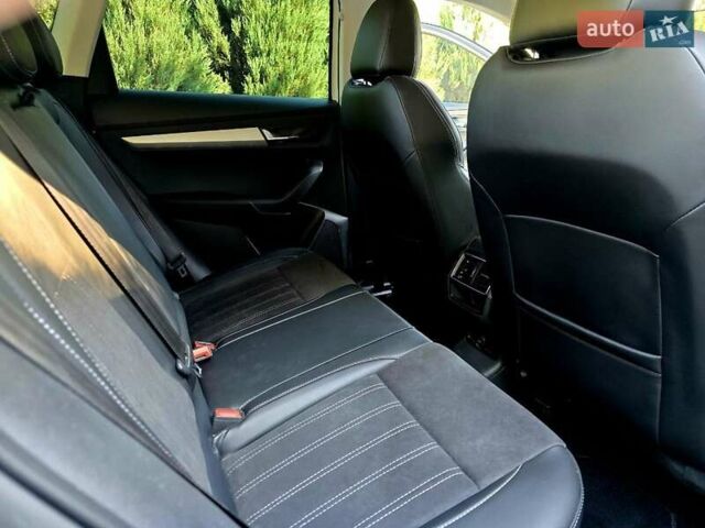 Белый Шкода Karoq, объемом двигателя 2 л и пробегом 88 тыс. км за 28900 $, фото 23 на Automoto.ua