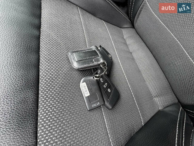 Білий Шкода Karoq, об'ємом двигуна 1.4 л та пробігом 68 тис. км за 24450 $, фото 56 на Automoto.ua