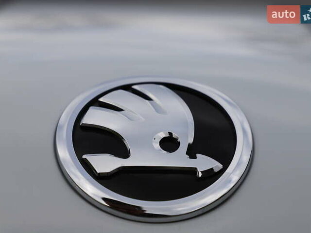 Білий Шкода Karoq, об'ємом двигуна 2 л та пробігом 88 тис. км за 29800 $, фото 4 на Automoto.ua