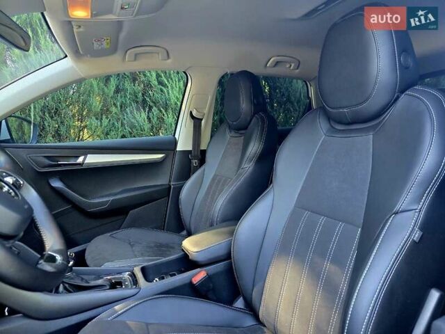 Белый Шкода Karoq, объемом двигателя 2 л и пробегом 88 тыс. км за 28900 $, фото 18 на Automoto.ua