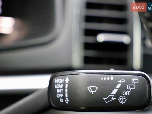 Білий Шкода Karoq, об'ємом двигуна 2 л та пробігом 88 тис. км за 29800 $, фото 104 на Automoto.ua