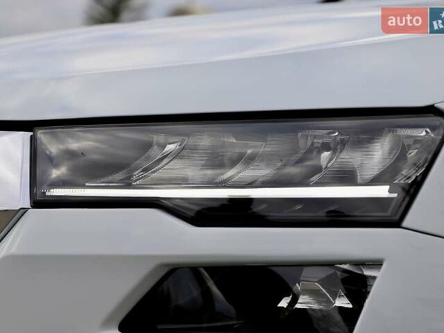Білий Шкода Karoq, об'ємом двигуна 2 л та пробігом 88 тис. км за 29800 $, фото 8 на Automoto.ua