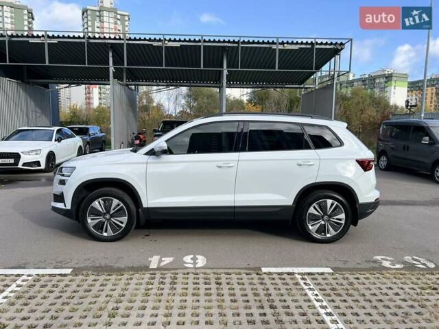 Белый Шкода Karoq, объемом двигателя 1.4 л и пробегом 22 тыс. км за 29600 $, фото 3 на Automoto.ua