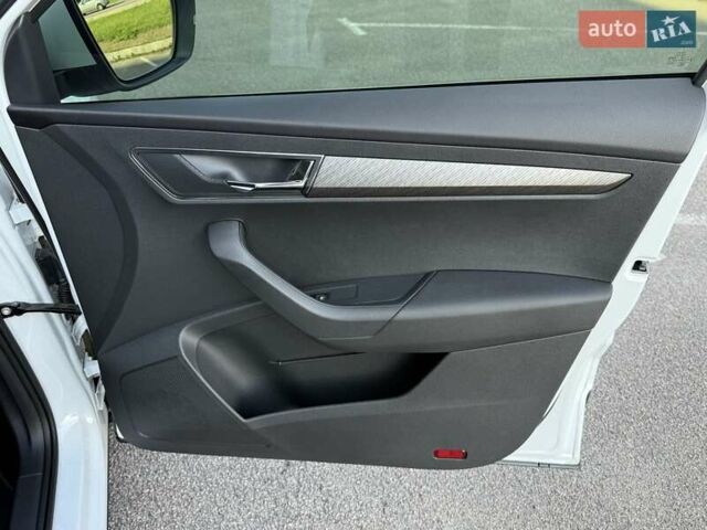Білий Шкода Karoq, об'ємом двигуна 1.4 л та пробігом 23 тис. км за 27800 $, фото 62 на Automoto.ua