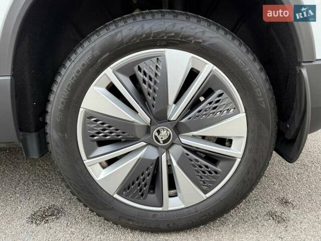 Білий Шкода Karoq, об'ємом двигуна 1.4 л та пробігом 23 тис. км за 27800 $, фото 32 на Automoto.ua