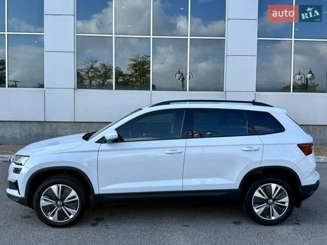Білий Шкода Karoq, об'ємом двигуна 1.4 л та пробігом 23 тис. км за 27800 $, фото 3 на Automoto.ua