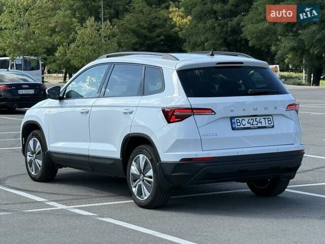 Белый Шкода Karoq, объемом двигателя 1.4 л и пробегом 7 тыс. км за 25500 $, фото 3 на Automoto.ua