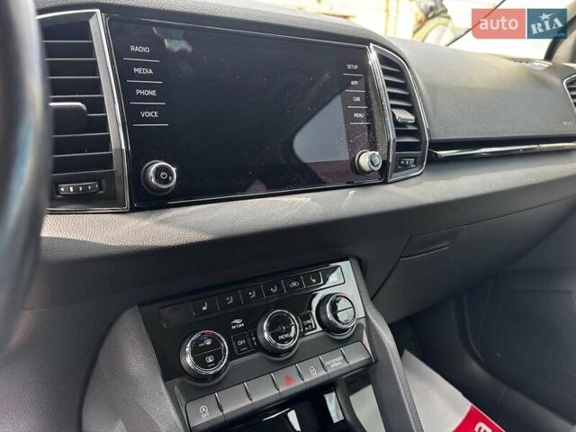 Бежевый Шкода Karoq, объемом двигателя 1.5 л и пробегом 97 тыс. км за 18990 $, фото 20 на Automoto.ua