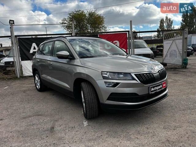 Бежевый Шкода Karoq, объемом двигателя 1.5 л и пробегом 97 тыс. км за 18990 $, фото 2 на Automoto.ua