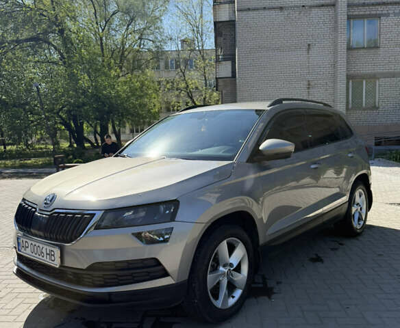 Бежевый Шкода Karoq, объемом двигателя 1.5 л и пробегом 111 тыс. км за 18100 $, фото 1 на Automoto.ua