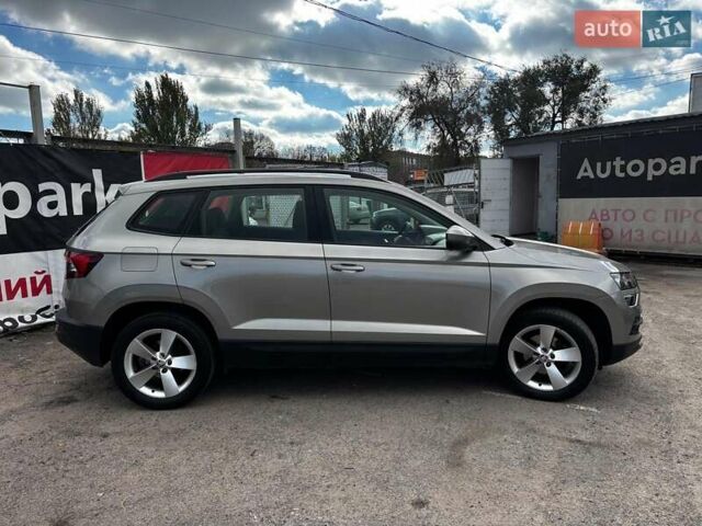 Бежевый Шкода Karoq, объемом двигателя 1.5 л и пробегом 97 тыс. км за 18990 $, фото 7 на Automoto.ua