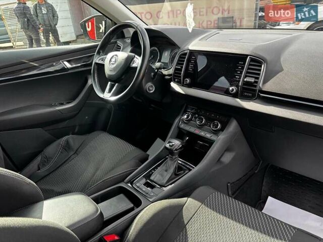 Бежевый Шкода Karoq, объемом двигателя 1.5 л и пробегом 97 тыс. км за 18990 $, фото 17 на Automoto.ua