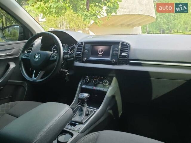 Черный Шкода Karoq, объемом двигателя 1.5 л и пробегом 145 тыс. км за 18500 $, фото 8 на Automoto.ua