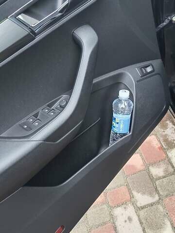 Чорний Шкода Karoq, об'ємом двигуна 1.6 л та пробігом 168 тис. км за 22100 $, фото 15 на Automoto.ua