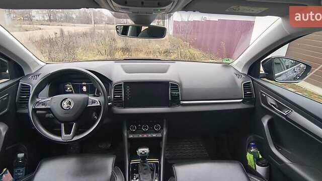Чорний Шкода Karoq, об'ємом двигуна 1.6 л та пробігом 168 тис. км за 22100 $, фото 7 на Automoto.ua
