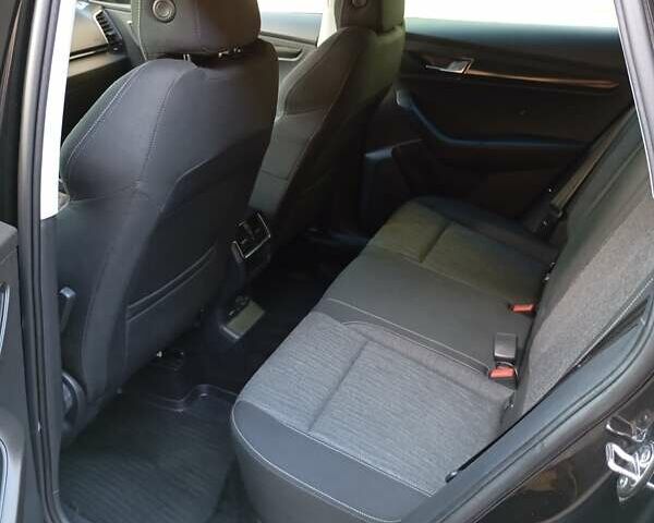 Чорний Шкода Karoq, об'ємом двигуна 0 л та пробігом 202 тис. км за 22800 $, фото 12 на Automoto.ua