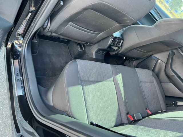 Черный Шкода Karoq, объемом двигателя 2 л и пробегом 263 тыс. км за 23999 $, фото 8 на Automoto.ua