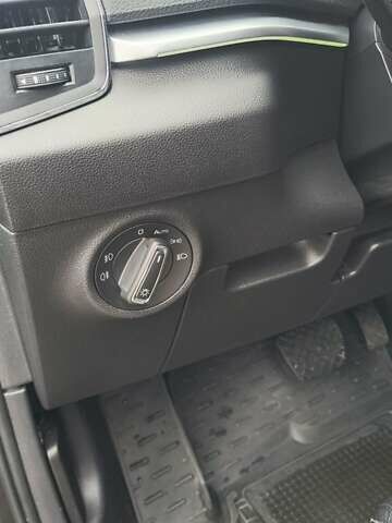 Чорний Шкода Karoq, об'ємом двигуна 1.6 л та пробігом 168 тис. км за 22100 $, фото 22 на Automoto.ua