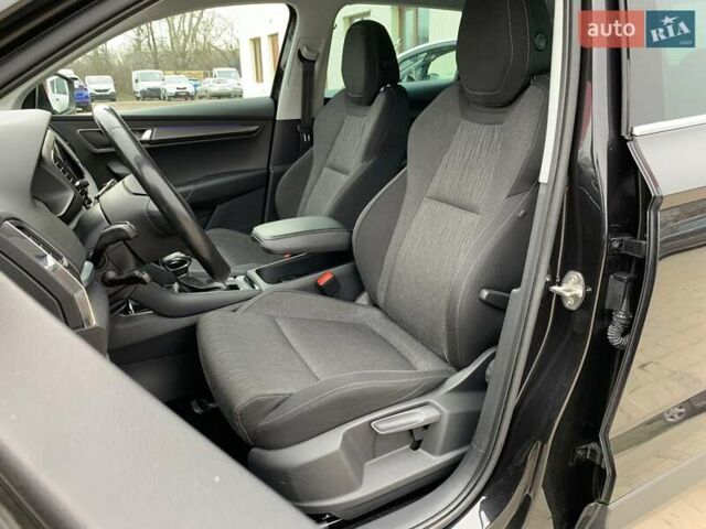 Черный Шкода Karoq, объемом двигателя 1.5 л и пробегом 232 тыс. км за 19155 $, фото 24 на Automoto.ua