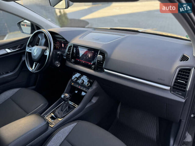 Чорний Шкода Karoq, об'ємом двигуна 2 л та пробігом 187 тис. км за 23499 $, фото 46 на Automoto.ua