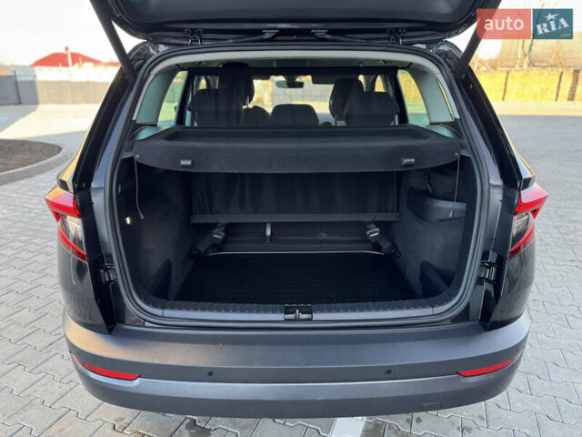 Чорний Шкода Karoq, об'ємом двигуна 2 л та пробігом 187 тис. км за 23499 $, фото 61 на Automoto.ua