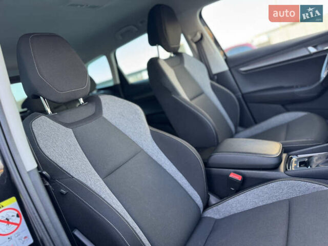 Чорний Шкода Karoq, об'ємом двигуна 2 л та пробігом 187 тис. км за 23499 $, фото 49 на Automoto.ua