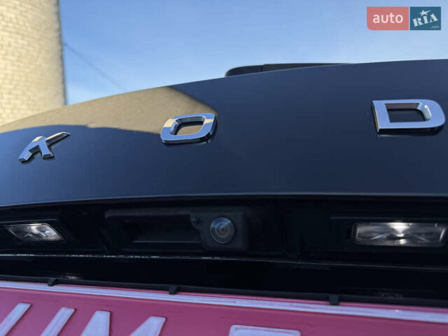 Чорний Шкода Karoq, об'ємом двигуна 2 л та пробігом 187 тис. км за 23499 $, фото 59 на Automoto.ua