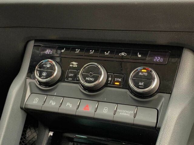 Чорний Шкода Karoq, об'ємом двигуна 1.5 л та пробігом 232 тис. км за 19155 $, фото 15 на Automoto.ua