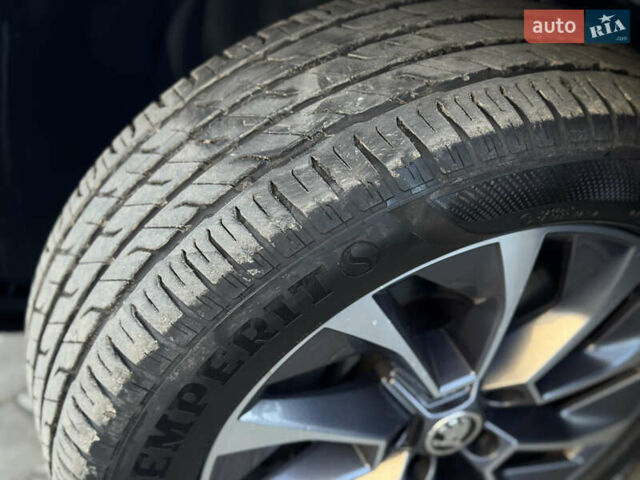 Чорний Шкода Karoq, об'ємом двигуна 2 л та пробігом 187 тис. км за 23499 $, фото 34 на Automoto.ua