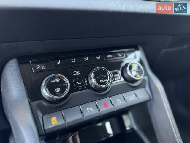 Чорний Шкода Karoq, об'ємом двигуна 2 л та пробігом 187 тис. км за 23499 $, фото 43 на Automoto.ua