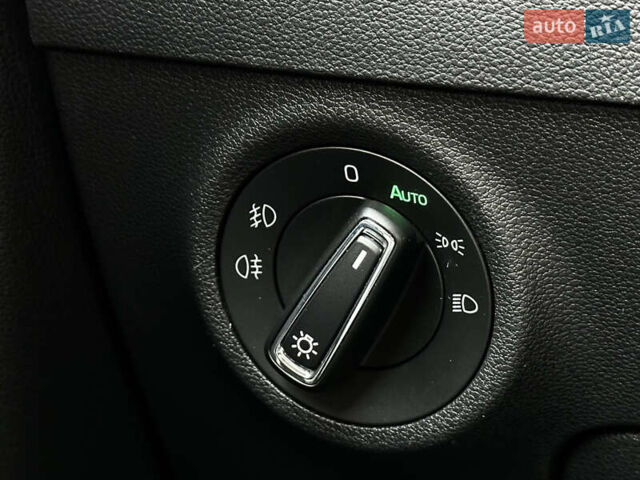 Черный Шкода Karoq, объемом двигателя 1.4 л и пробегом 125 тыс. км за 21799 $, фото 67 на Automoto.ua