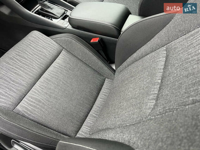 Чорний Шкода Karoq, об'ємом двигуна 2 л та пробігом 154 тис. км за 26105 $, фото 27 на Automoto.ua