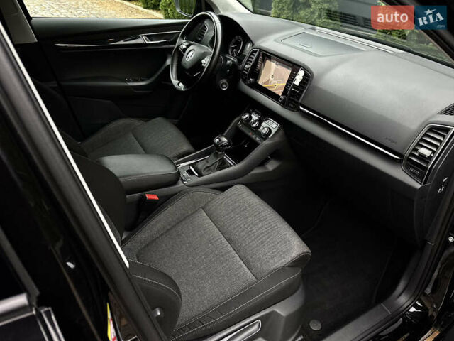 Черный Шкода Karoq, объемом двигателя 1.4 л и пробегом 125 тыс. км за 21799 $, фото 48 на Automoto.ua