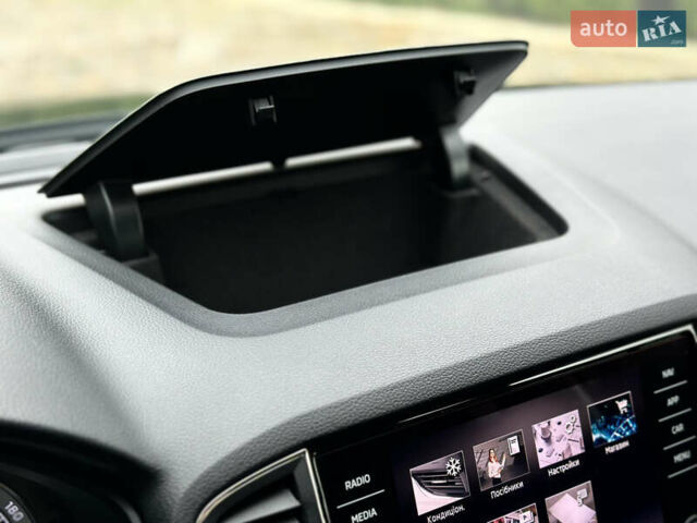 Черный Шкода Karoq, объемом двигателя 1.4 л и пробегом 125 тыс. км за 21799 $, фото 73 на Automoto.ua