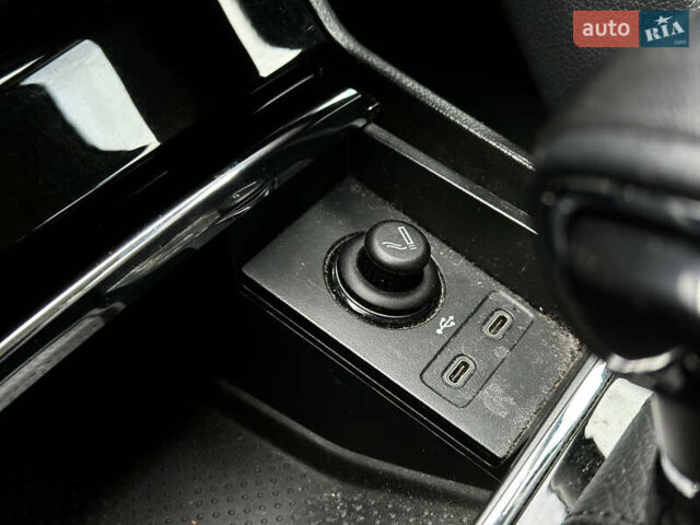 Черный Шкода Karoq, объемом двигателя 1.4 л и пробегом 125 тыс. км за 21799 $, фото 71 на Automoto.ua