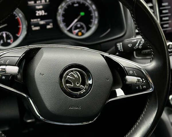 Черный Шкода Karoq, объемом двигателя 1.4 л и пробегом 125 тыс. км за 21799 $, фото 59 на Automoto.ua