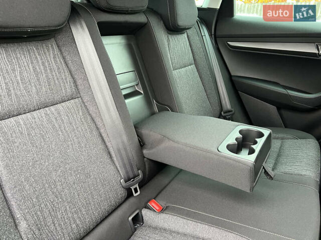 Чорний Шкода Karoq, об'ємом двигуна 2 л та пробігом 154 тис. км за 26105 $, фото 38 на Automoto.ua