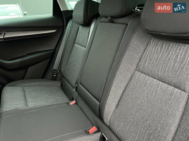 Чорний Шкода Karoq, об'ємом двигуна 2 л та пробігом 154 тис. км за 26105 $, фото 30 на Automoto.ua