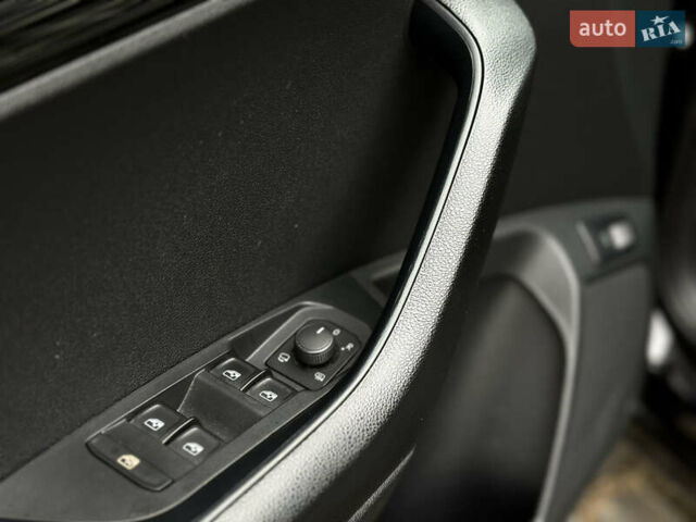 Черный Шкода Karoq, объемом двигателя 1.4 л и пробегом 125 тыс. км за 21799 $, фото 47 на Automoto.ua