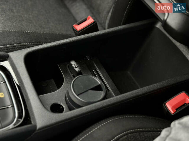 Черный Шкода Karoq, объемом двигателя 1.4 л и пробегом 125 тыс. км за 21799 $, фото 76 на Automoto.ua