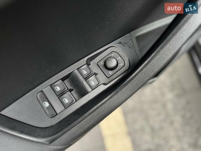 Чорний Шкода Karoq, об'ємом двигуна 1.4 л та пробігом 69 тис. км за 25999 $, фото 47 на Automoto.ua