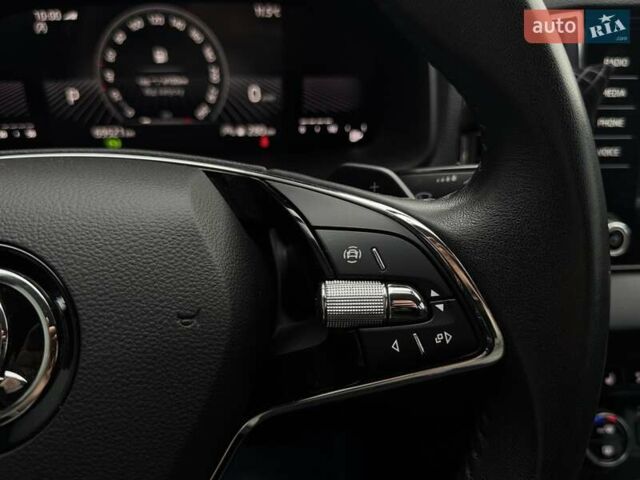 Черный Шкода Karoq, объемом двигателя 1.4 л и пробегом 69 тыс. км за 25990 $, фото 42 на Automoto.ua