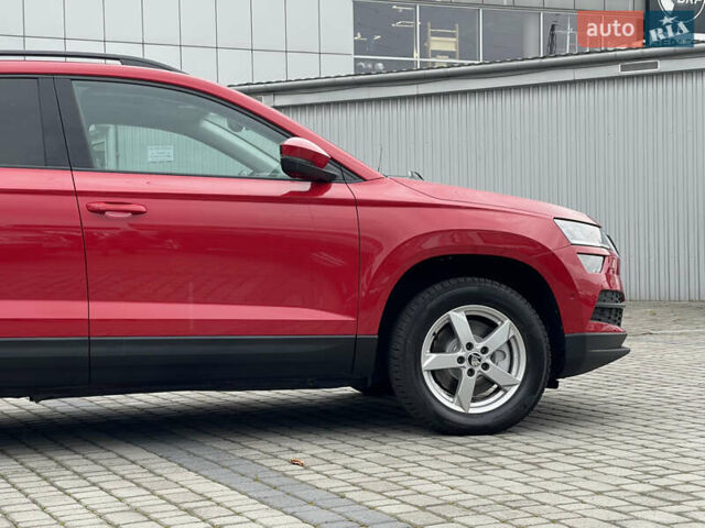 Красный Шкода Karoq, объемом двигателя 0 л и пробегом 138 тыс. км за 19900 $, фото 5 на Automoto.ua