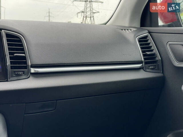 Красный Шкода Karoq, объемом двигателя 0 л и пробегом 138 тыс. км за 19900 $, фото 42 на Automoto.ua