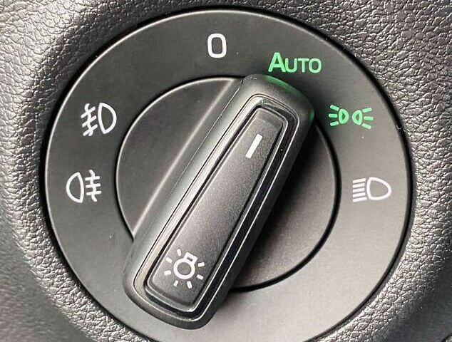 Шкода Karoq, об'ємом двигуна 2 л та пробігом 156 тис. км за 24750 $, фото 18 на Automoto.ua